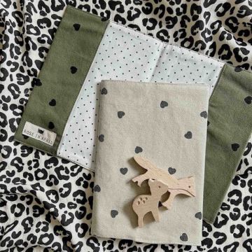 Hülle für das Untersuchungsheft,Chloé Herzen Sand, Rose in April